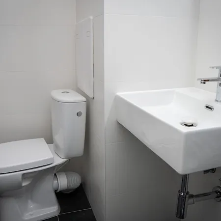 N15 Elegant Near Train Station With Ac Pozsony