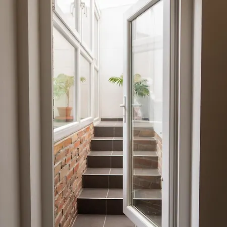 N15 Elegant Near Train Station With Ac דירה