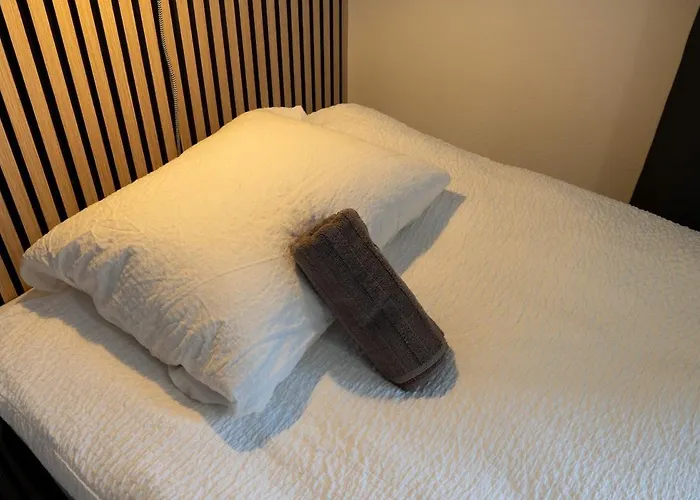 N15 Elegant Near Train Station With Ac *