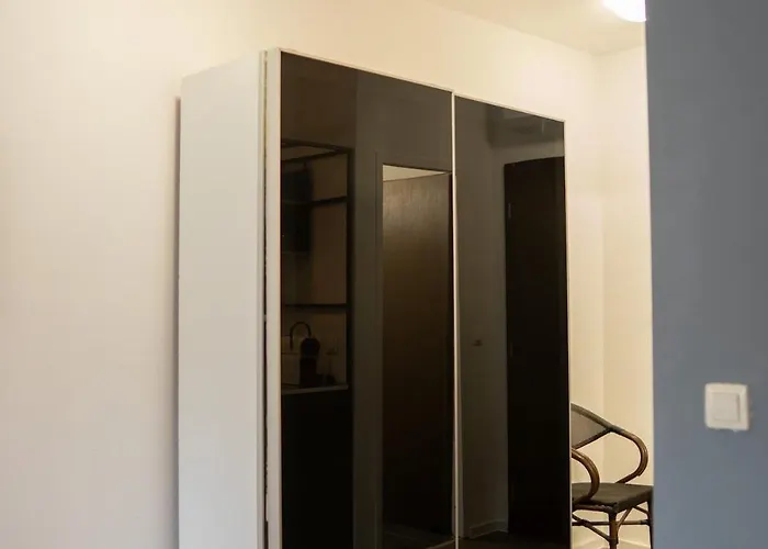 N15 Elegant Near Train Station With Ac דירה *