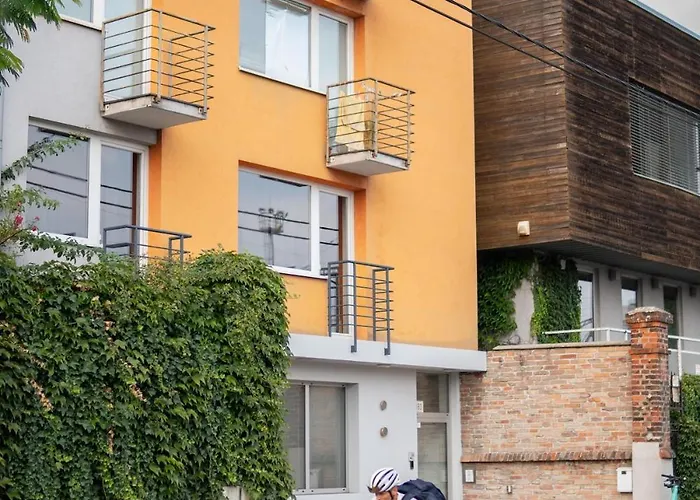 N15 Elegant Near Train Station With Ac Pozsony