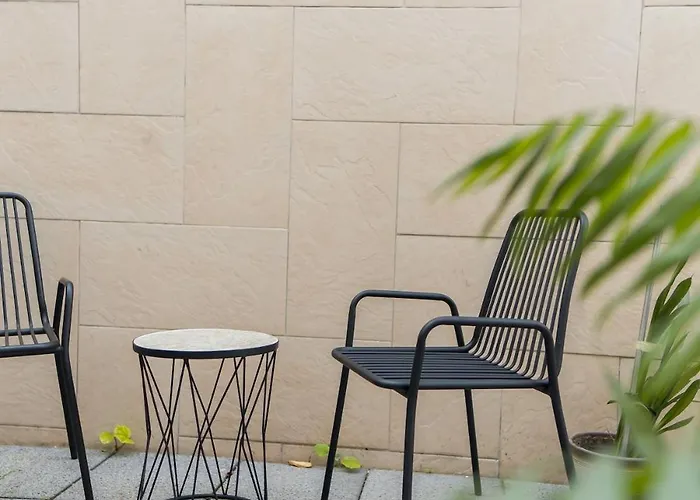 N15 Elegant Near Train Station With Ac