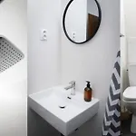 N15 Elegant Near Train Station With Ac דירה *