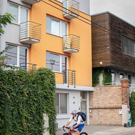 N15 Elegant Near Train Station With Ac Братислава