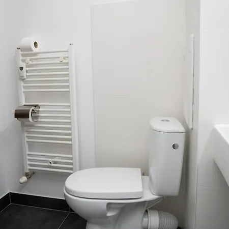 N15 Elegant Near Train Station With Ac * Братислава
