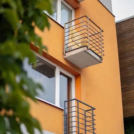 Апартаменты N15 Elegant Near Train Station With Ac