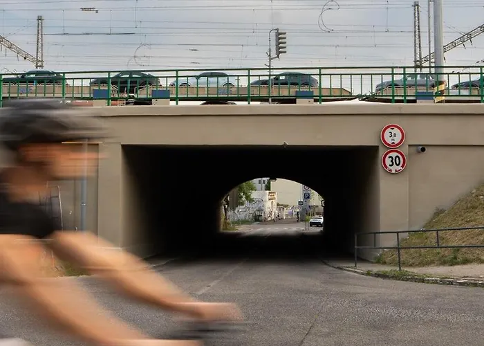 N15 Elegant Near Train Station With Ac * Bratislava